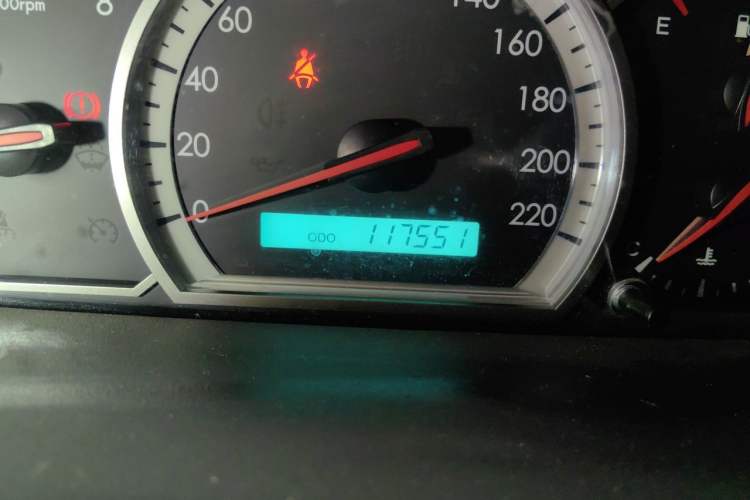 Used Chevrolet Epica 2013 1.8 SE Comfort Edition MT Odometer Close Up