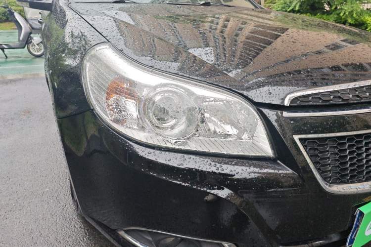 Used Chevrolet Epica 2013 1.8 SE Comfort Edition MT Right Front Headlight