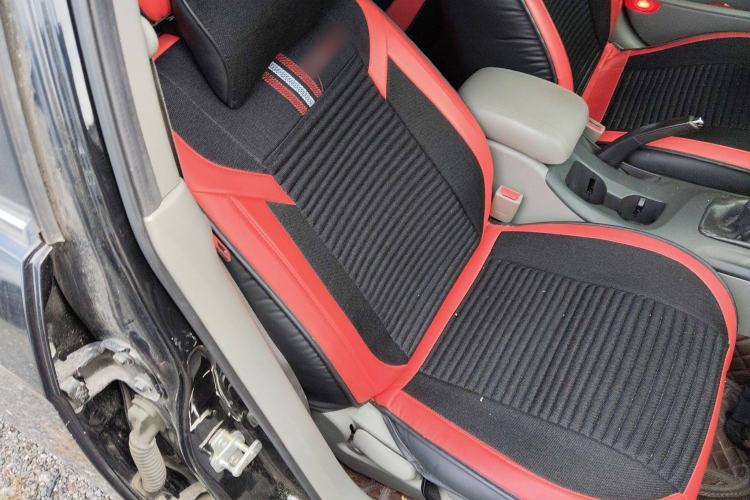 Used Chevrolet Epica 2013 1.8 SE Comfort Edition MT Right Front Seat
