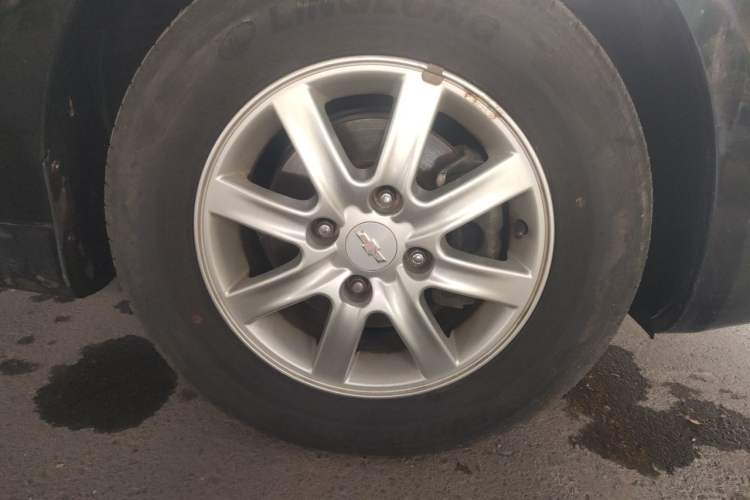 Used Chevrolet Epica 2013 1.8 SE Comfort Edition MT Right Front Wheel Hub
