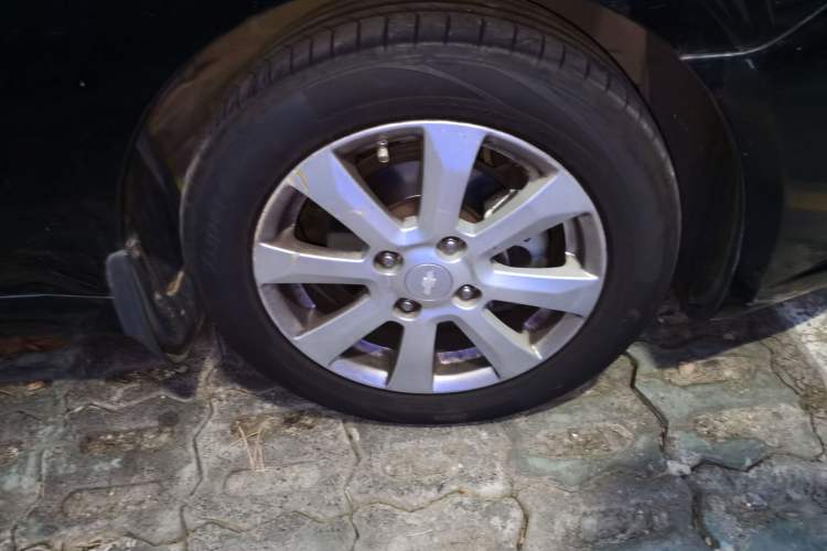 Used Chevrolet Epica 2013 1.8 SX Luxury Edition MT Right Front Wheel Hub