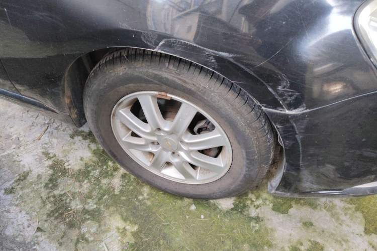 Used Chevrolet Epica 2013 1.8 SE Comfort Edition MT Right Front Wheel Hub