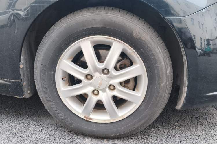 Used Chevrolet Epica 2013 1.8 SE Comfort Edition MT Right Front Wheel Hub
