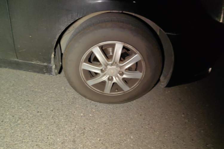 Used Chevrolet Epica 2013 1.8 SE Comfort Edition MT Right Front Wheel Hub