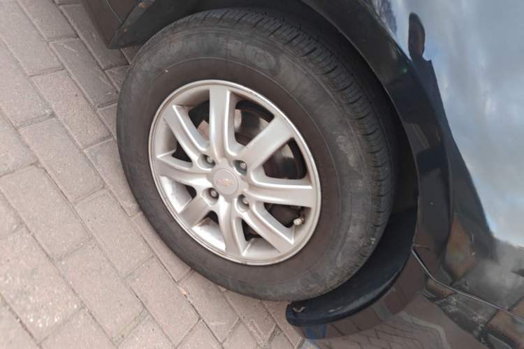 Used Chevrolet Epica 2013 1.8 SE Comfort Edition MT Right Front Wheel Hub