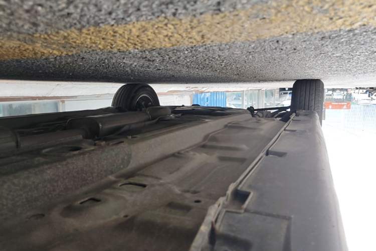 Used Chevrolet Epica 2013 1.8 SE Comfort Edition MT Right Side Sill