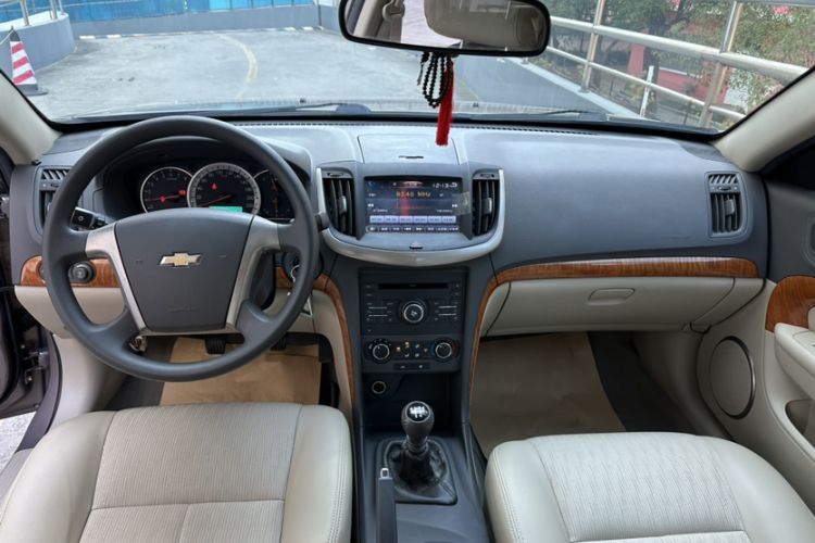 Used Chevrolet Epica 2013 1.8 SL ZhiZhen Edition MT Interior 4