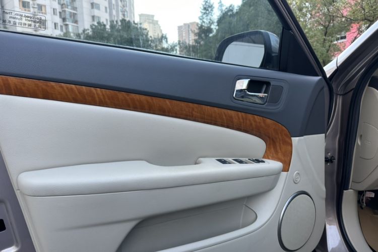 Used Chevrolet Epica 2013 1.8 SL ZhiZhen Edition MT Interior 8