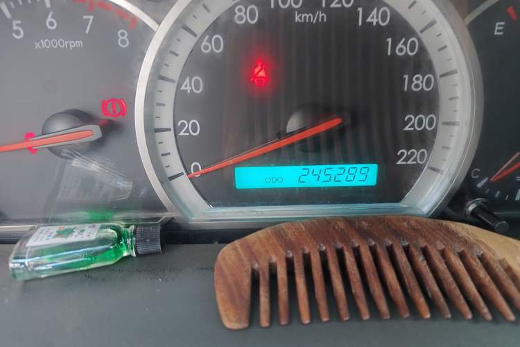 Used Chevrolet Epica 2013 1.8 SL ZhiZhen Edition MT Odometer Close Up