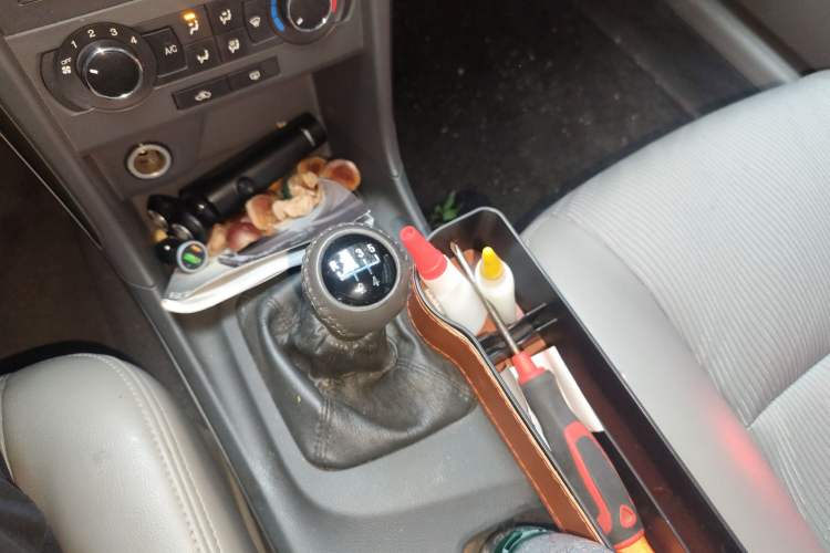 Used Chevrolet Epica 2013 1.8 SL ZhiZhen Edition MT Gear Lever