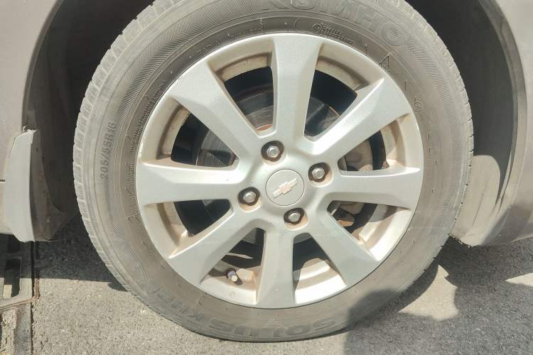Used Chevrolet Epica 2013 1.8 SX Luxury Edition MT Right Front Wheel Hub