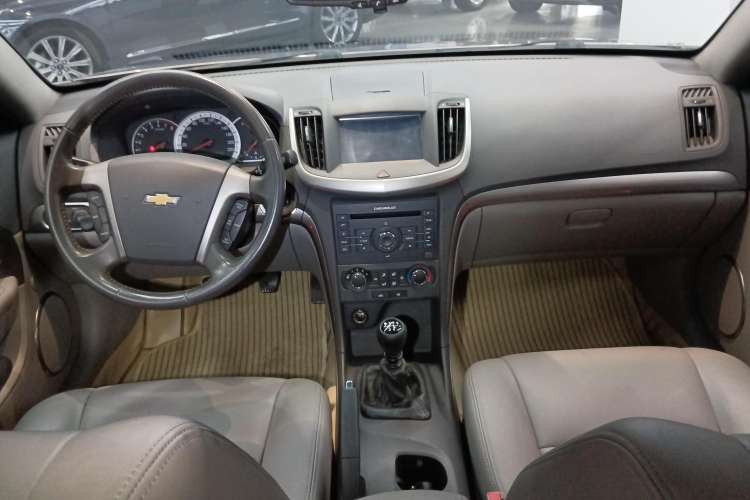 Used Chevrolet Epica 2013 1.8 SX Luxury Edition MT Center Console