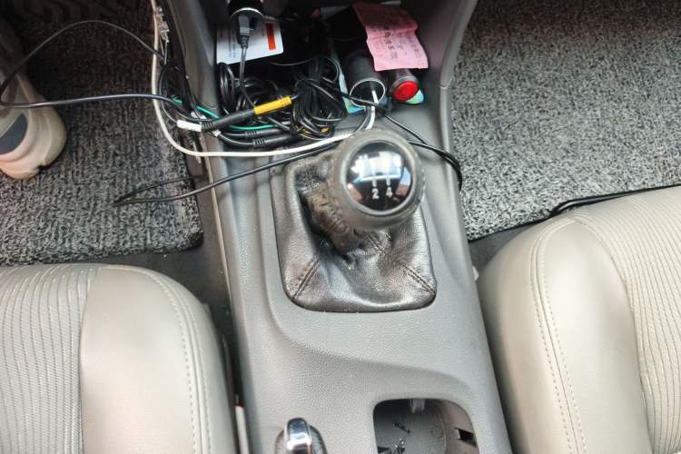 Used Chevrolet Epica 2013 1.8 SL ZhiZhen Edition MT Gear Lever