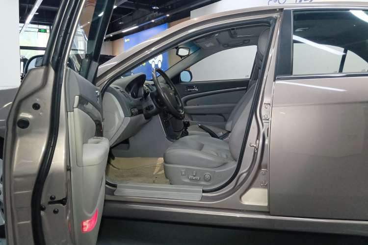 Used Chevrolet Epica 2013 1.8 SX Luxury Edition MT Left Front Seat