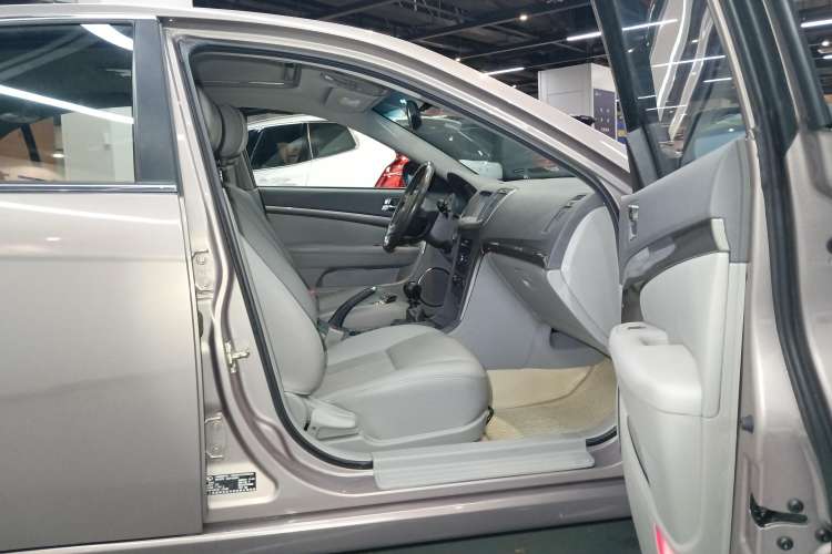 Used Chevrolet Epica 2013 1.8 SX Luxury Edition MT Right Front Seat