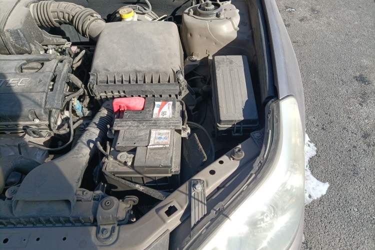 Used Chevrolet Epica 2013 1.8 SE Comfort Edition MT Engine Bay Left