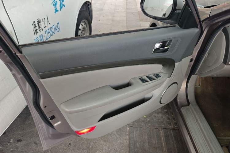 Used Chevrolet Epica 2013 1.8 SL ZhiZhen Edition MT Left Front Door Interior