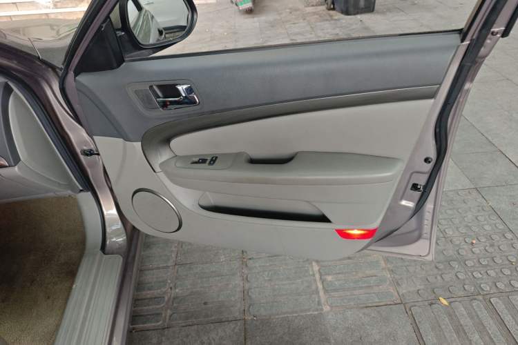 Used Chevrolet Epica 2013 1.8 SL ZhiZhen Edition MT Right Front Door Interior