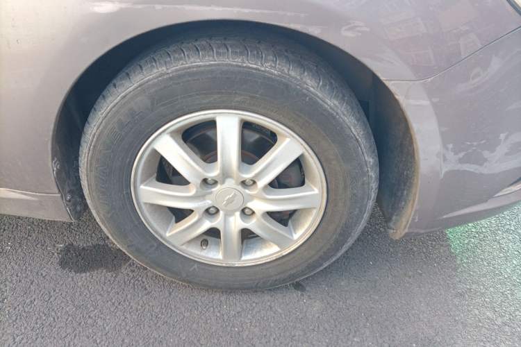 Used Chevrolet Epica 2013 1.8 SE Comfort Edition MT Right Front Wheel Hub