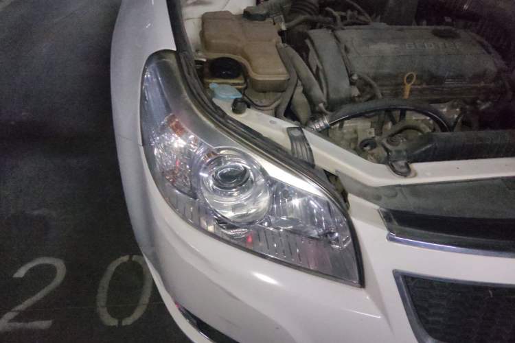 Used Chevrolet Epica 2013 1.8 SL ZhiZhen Edition MT Right Front Headlight