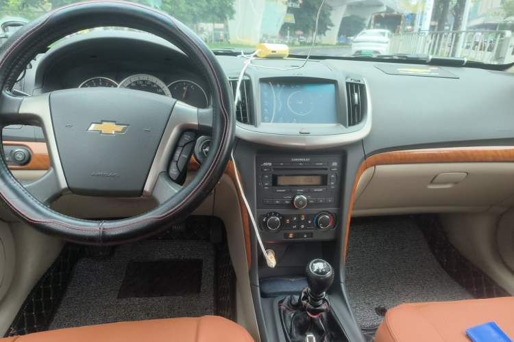Used Chevrolet Epica 2013 1.8 SE Comfort Edition MT Center Console
