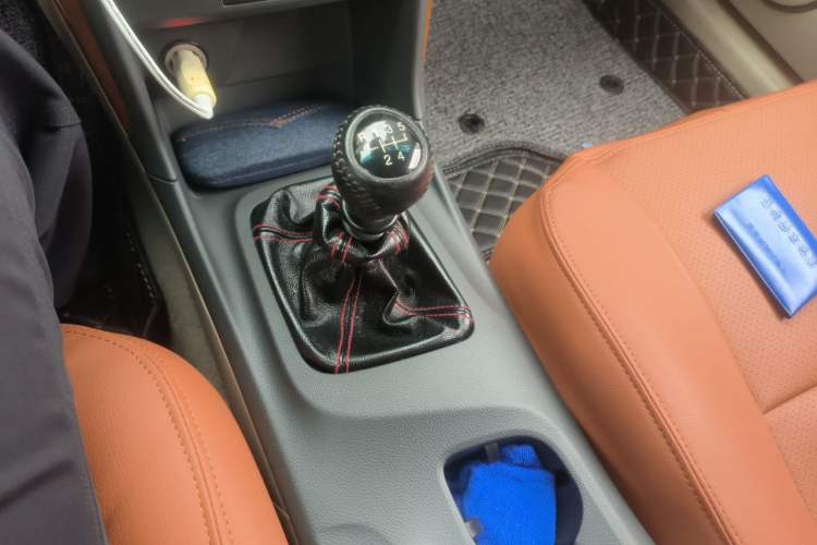 Used Chevrolet Epica 2013 1.8 SE Comfort Edition MT Gear Lever