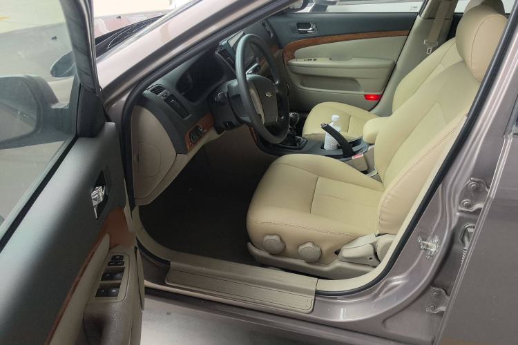 Used Chevrolet Epica 2013 1.8 SL ZhiZhen Edition MT Interior 1