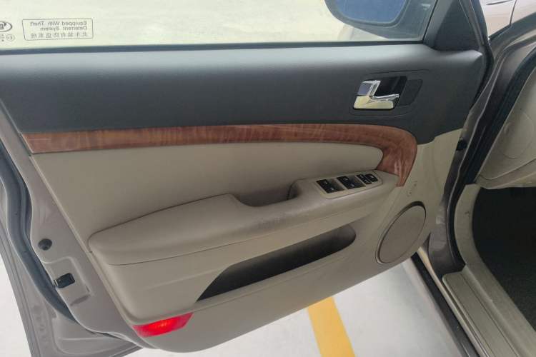 Used Chevrolet Epica 2013 1.8 SL ZhiZhen Edition MT Interior 3