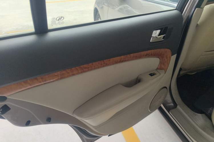 Used Chevrolet Epica 2013 1.8 SL ZhiZhen Edition MT Interior 4