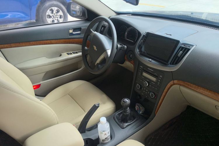 Used Chevrolet Epica 2013 1.8 SL ZhiZhen Edition MT Interior 5
