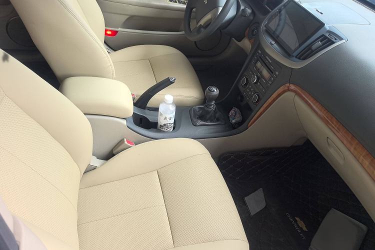 Used Chevrolet Epica 2013 1.8 SL ZhiZhen Edition MT Interior 6