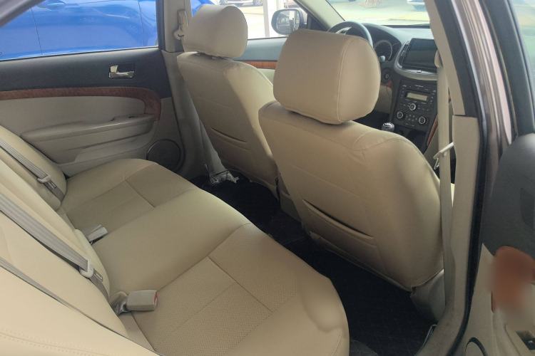 Used Chevrolet Epica 2013 1.8 SL ZhiZhen Edition MT Interior 8