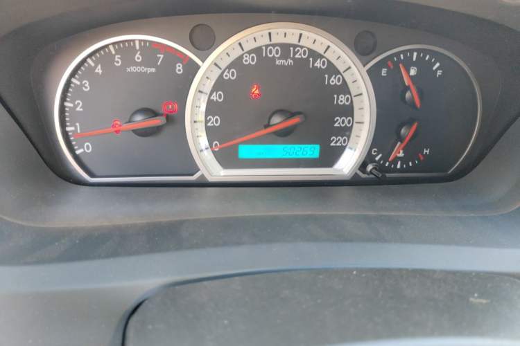 Used Chevrolet Epica 2013 1.8 SL ZhiZhen Edition MT Odometer Close Up