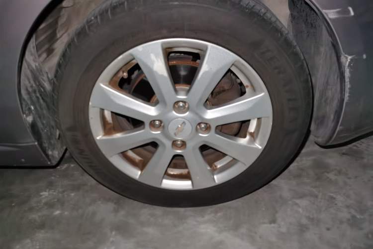 Used Chevrolet Epica 2013 1.8 SX Luxury Edition MT Right Front Wheel Hub