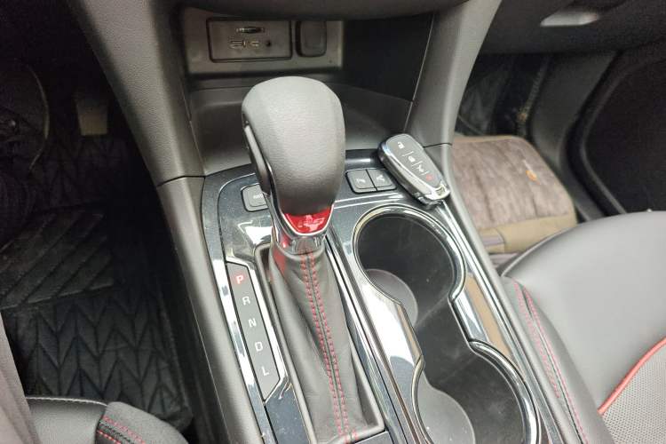 Used Chevrolet Equinox 2022 Mild Hybrid 550T RS Four-Wheel Drive Intelligent Guardian Edition Gear Lever