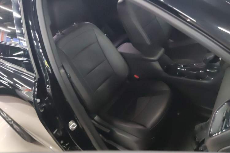 Used Chevrolet Equinox 2021 550T RS Smart Boundary-Pushing Edition Right Front Seat