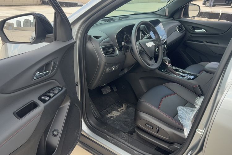 Used Chevrolet Equinox 2023 Mild Hybrid 2.0T RS Smart Boundary-Pushing Edition Interior 2