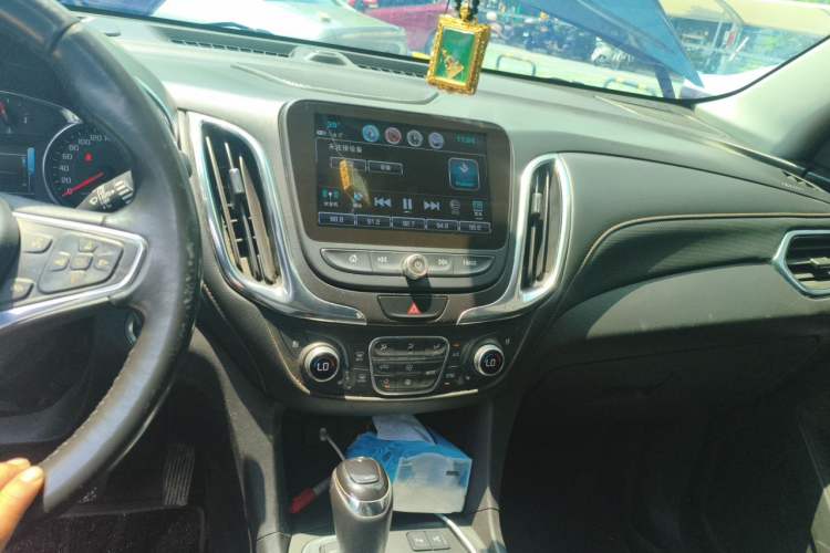 Used Chevrolet Equinox 2017 550T Automatic All-Wheel-Drive Huanjie Edition Audio And AC Panel