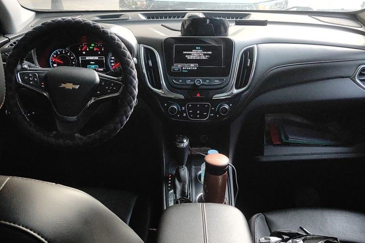 Used Chevrolet Equinox 2017 550T Automatic All-Wheel-Drive Huanjie Edition Center Console