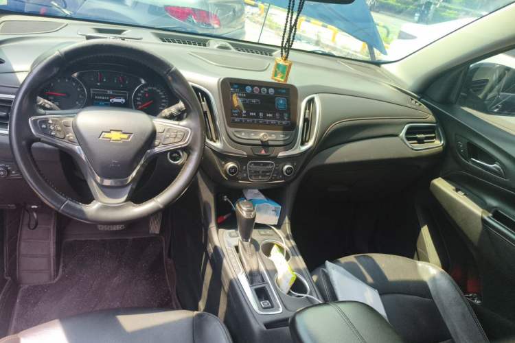 Used Chevrolet Equinox 2017 550T Automatic All-Wheel-Drive Huanjie Edition Center Console