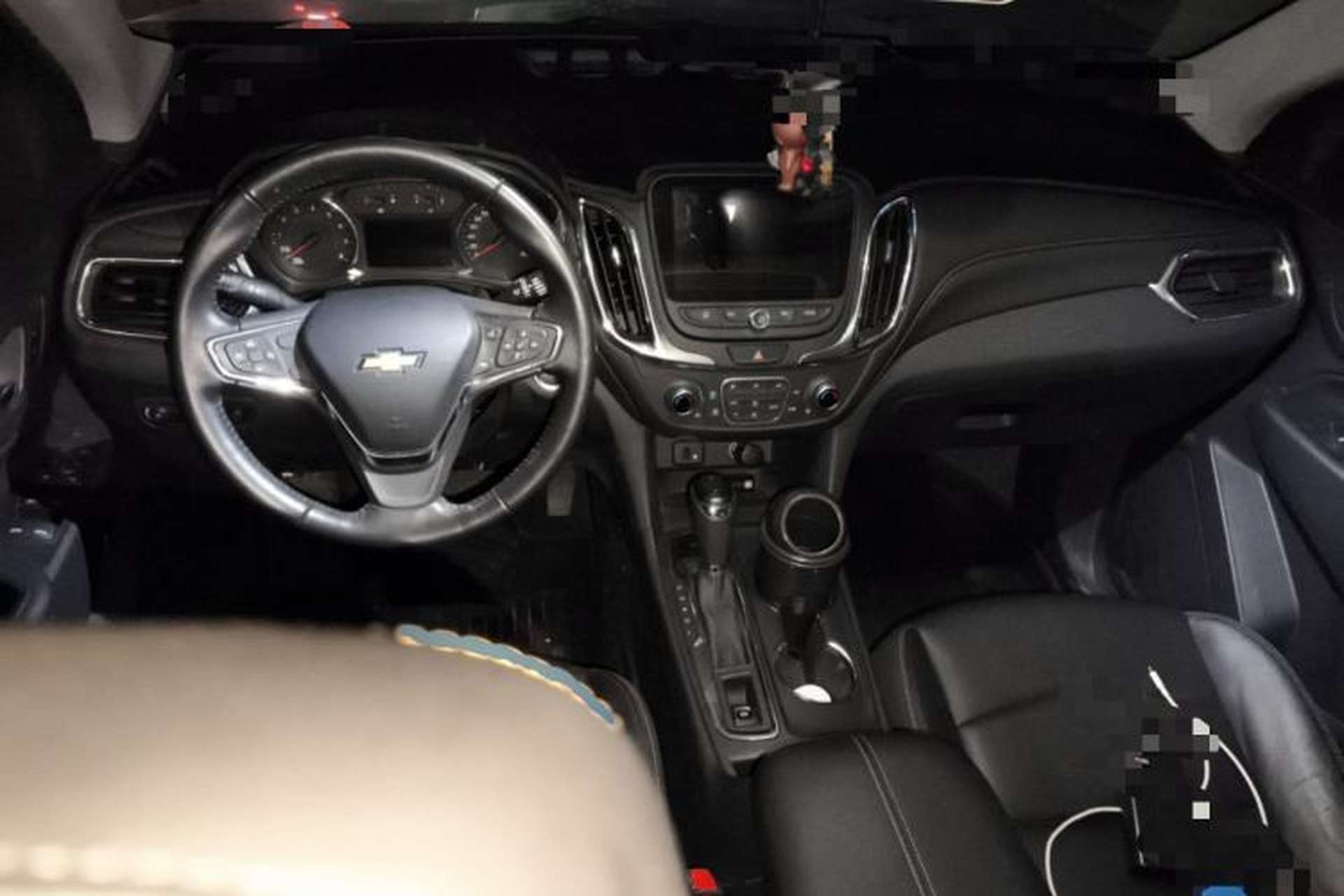Used Chevrolet Equinox 2017 RS 535T Automatic All-Wheel-Drive Boundary-Challenging Edition Center Console