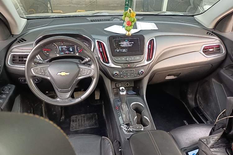 Used Chevrolet Equinox 2017 RS 550T Automatic All-Wheel-Drive Boundary Edition Center Console