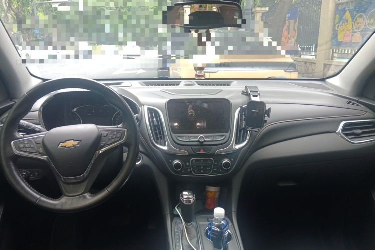 Used Chevrolet Equinox 2017 550T Automatic All-Wheel-Drive Huanjie Edition Center Console