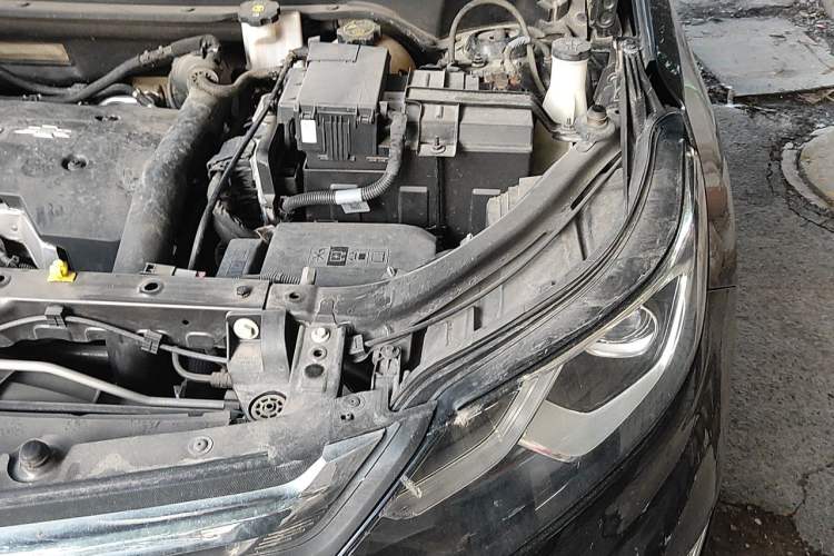Used Chevrolet Equinox 2017 550T Automatic All-Wheel-Drive Huanjie Edition Engine Bay Left