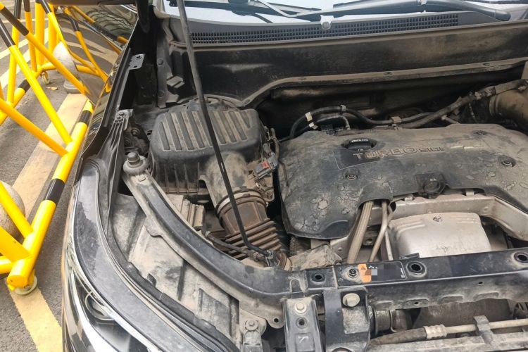Used Chevrolet Equinox 2017 550T Automatic All-Wheel-Drive Huanjie Edition Engine Bay Right