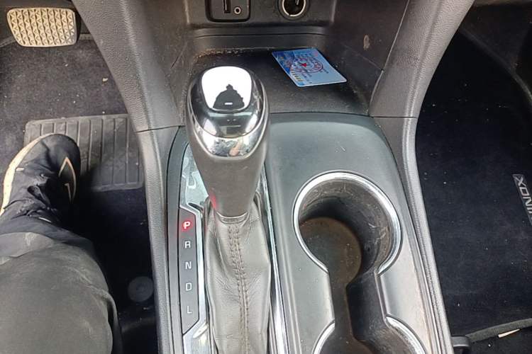 Used Chevrolet Equinox 2017 RS 550T Automatic All-Wheel-Drive Boundary Edition Gear Lever