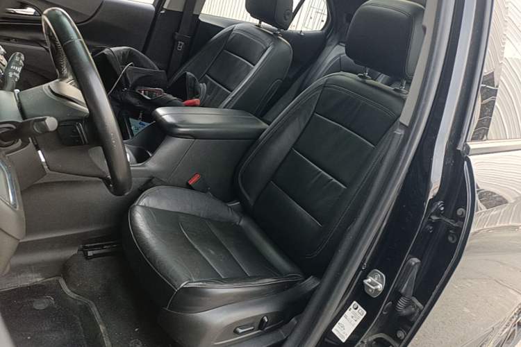 Used Chevrolet Equinox 2017 RS 550T Automatic All-Wheel-Drive Boundary Edition Left Front Seat