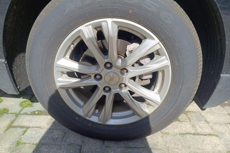 Used Chevrolet Equinox 2017 535T Automatic YuJie Edition Right Front Wheel Hub