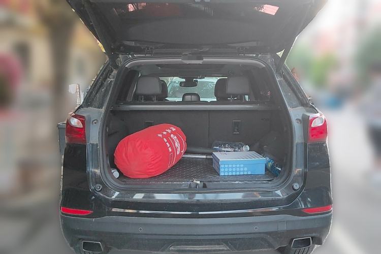 Used Chevrolet Equinox 2017 550T Automatic All-Wheel-Drive Huanjie Edition Trunk