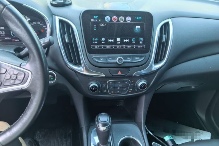 Used Chevrolet Equinox 2017 535T Automatic YuJie Edition Audio And AC Panel